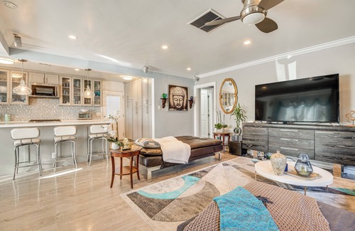 Mar Vista Casa | 4 Mi to Beach: Chic Los Angles Home w/ Patio!