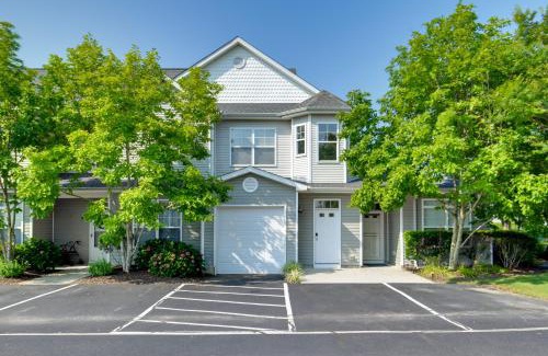 Rehoboth Beach Casa | 4 Mi to Beach Lewes Townhome with Ping-Pong Table