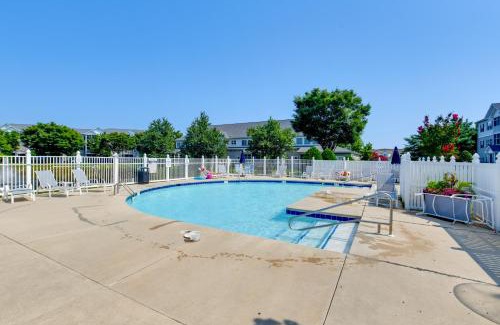 Rehoboth Beach Casa | 4 Mi to Beach Lewes Townhome with Ping-Pong Table