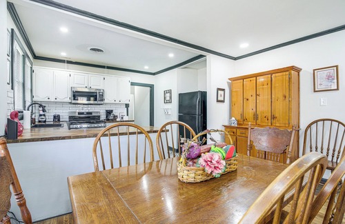 Vollintine-Evergreen Casa | 4 Mi to Beale Street & FedExForum: Home w/Yard!