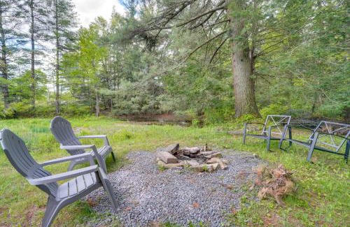 Blakeslee Casa | 4 Mi to Big Boulder Lake Poconos Cabin Escape!