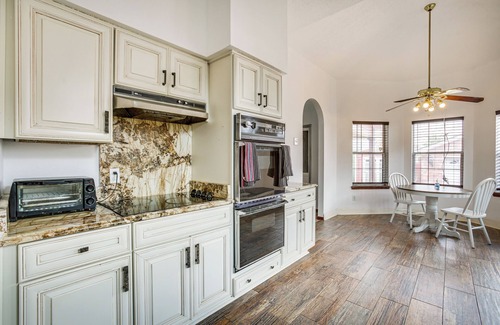 Algiers Casa | 4 Mi to Bourbon St: Spacious Retreat w/ Wet Bar!