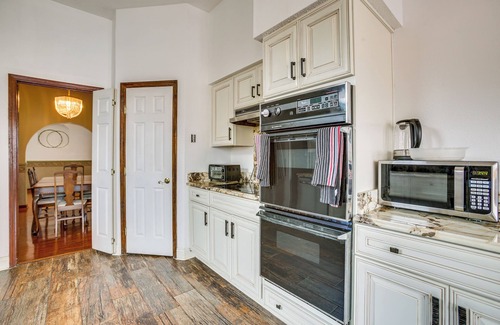 Algiers Casa | 4 Mi to Bourbon St: Spacious Retreat w/ Wet Bar!