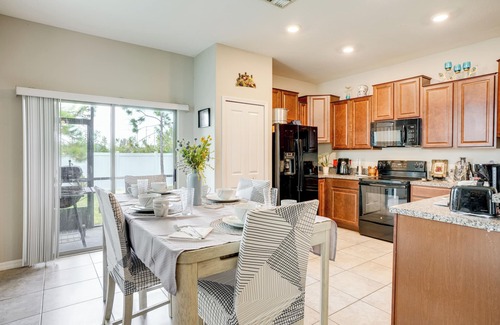 Greater Palm River Point CDC Casa | 4 Mi to Brandon Exchange: Resort-Style Townhome!
