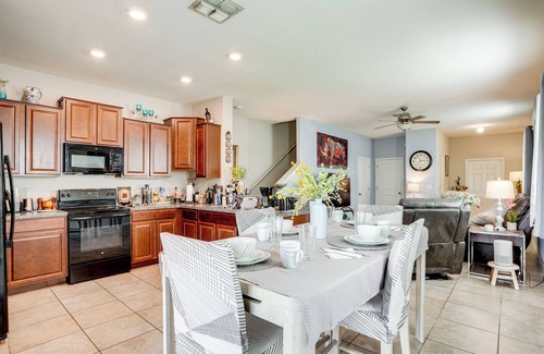 Greater Palm River Point CDC Casa | 4 Mi to Brandon Exchange: Resort-Style Townhome!