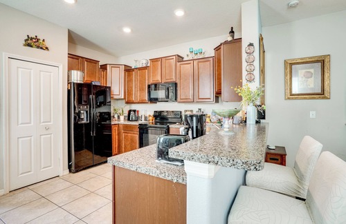 Greater Palm River Point CDC Casa | 4 Mi to Brandon Exchange: Resort-Style Townhome!