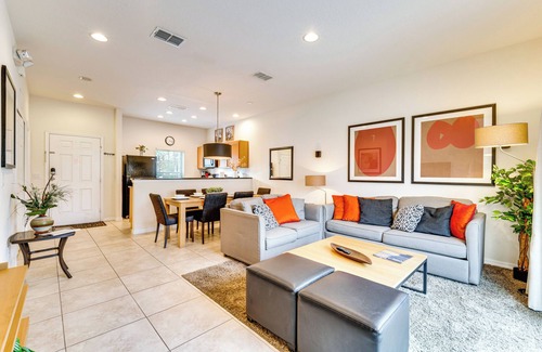 Sunset Lakes Casa | 4 Mi to Disney World: Townhome w/ Hot Tub & Lanai!