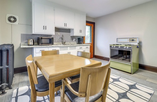 Toledo Apartamento | 4 Mi to Downtown Toledo: Walkable Riverside Apt