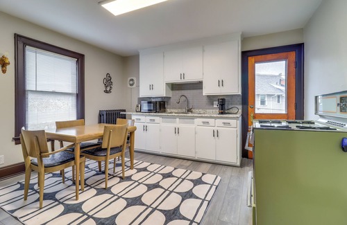 Toledo Apartamento | 4 Mi to Downtown Toledo: Walkable Riverside Apt