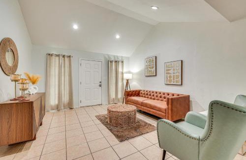 Brownsville Casa | 4 Mi to Dtwn Brownsville Family Home with Yard!