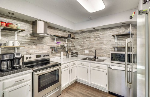 Parker Lane Condominio | 4 Mi to Dtwn: Gem w/ Pool Access & Patio in Austin