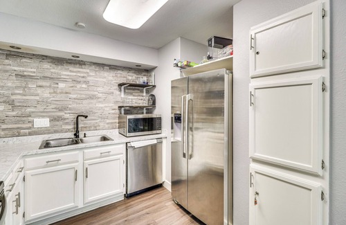 Parker Lane Condominio | 4 Mi to Dtwn: Gem w/ Pool Access & Patio in Austin