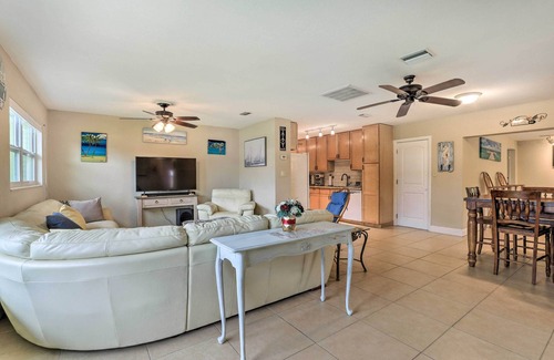 South Bradenton Casa | 4 Mi to Dtwn: Home w/ Pool & BBQ in Bradenton