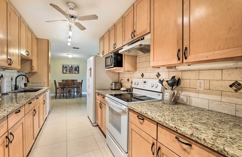 South Bradenton Casa | 4 Mi to Dtwn: Home w/ Pool & BBQ in Bradenton