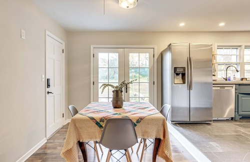 Sans Souci Casa | 4 Mi to Dtwn: Home w/ Fire Pit in Greenville