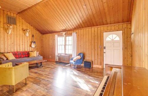 Sans Souci Casa | 4 Mi to Dtwn Home with Fire Pit in Greenville