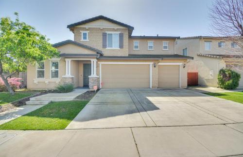 Merced Casa | 4 Mi to Dtwn Merced Spacious Home with Yard!