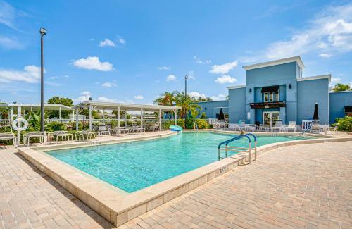 North Sarasota Casa | 4 Mi to Dtwn Sarasota! Family Home with Pool Access