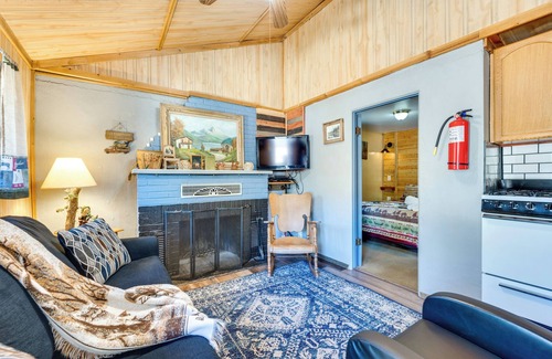 Drake Cabina | 4 Mi to Estes Park: Riverfront Cabin w/ Grill!