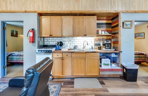 Drake Cabina | 4 Mi to Estes Park: Riverfront Cabin w/ Grill!