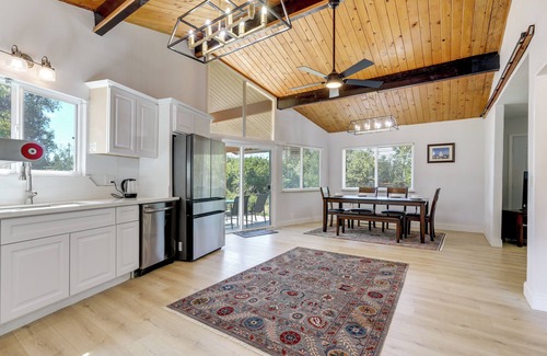 Granite Bay Casa | 4 Mi to Folsom Lake: Modern Home w/ Patio!