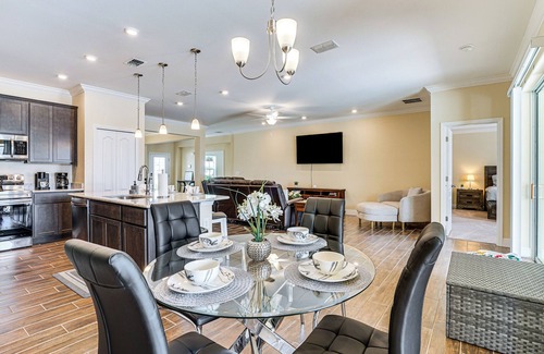 Mariner Casa | 4 Mi to Golf: Gem w/ Pool & Lanai in Cape Coral