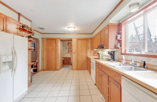Glidden Casa | 4 Mi to Gordon Lake: Family Retreat in Glidden!