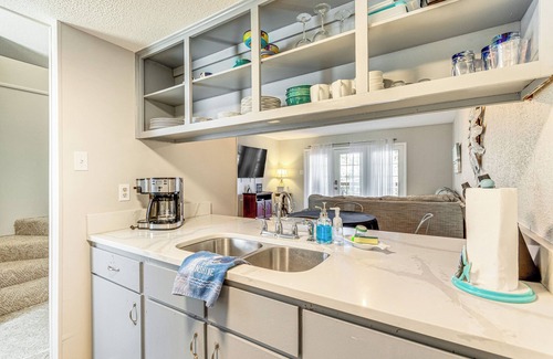Fairfield Bay Condominio | 4 Mi to Greers Ferry Lake: Condo w/ Deck & Balcony