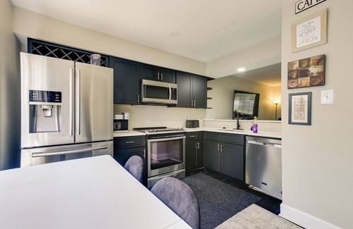Humble Casa | 4 Mi to IAH: Suburban Houston Townhome