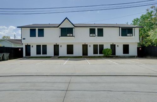 Humble Casa | 4 Mi to IAH Suburban Houston Townhome