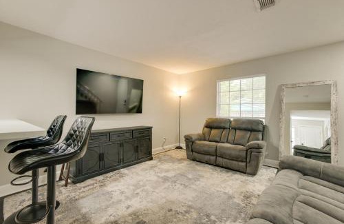 Humble Casa | 4 Mi to IAH Suburban Houston Townhome