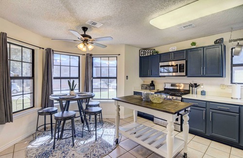 South Arlington Casa | 4 Mi to Joe Pool Lake: Home in Grand Prairie