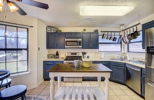 South Arlington Casa | 4 Mi to Joe Pool Lake: Home in Grand Prairie