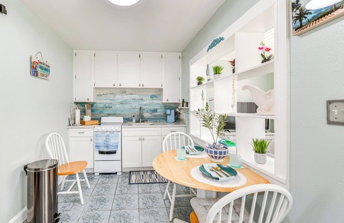 St. Pete Beach Apartamento | < Half-mi to Shore: Walkable Apt in St Pete Beach!
