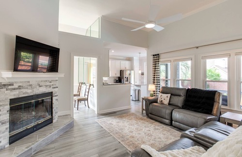 Harbison Casa | 4 Mi to Lake Murray: Pet-Friendly Home w/ Pool!
