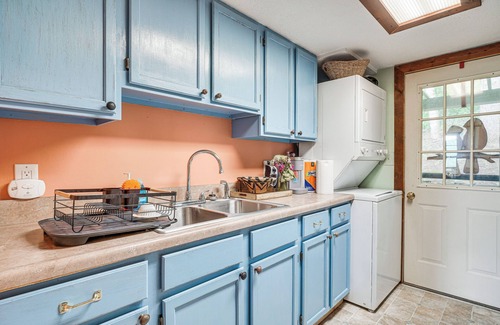 Robbinsville Cabina | 4 Mi to Lake Santeetlah: Cabin w/ Deck & Views