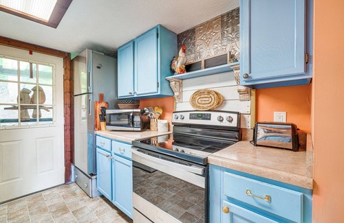 Robbinsville Cabina | 4 Mi to Lake Santeetlah: Cabin w/ Deck & Views