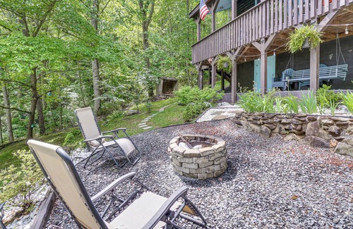 Robbinsville Cabina | 4 Mi to Lake Santeetlah: Cabin w/ Deck & Views