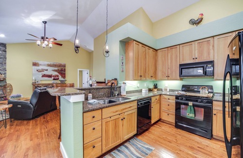 Bear Lake Reserve Cabaña | 4 Mi to Lake: Tuckasegee Home w/ Community Perks