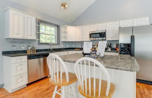 Naples Casa | 4 Mi to Long Lake! Secluded Haven with Fenced Yard