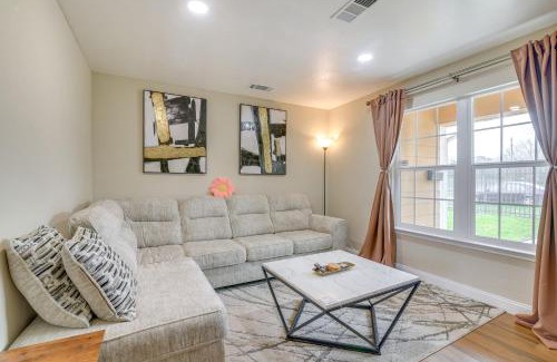 Southeast Houston Casa | 4 Mi to NRG Stadium Quiet Home with Fenced Yard!