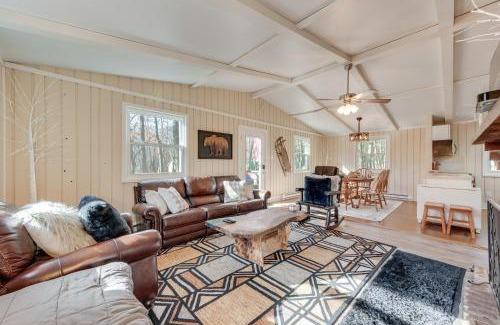 Briar Crest Woods Casa | 4 Mi to Skiing Cabin with Lake Access in Blakeslee