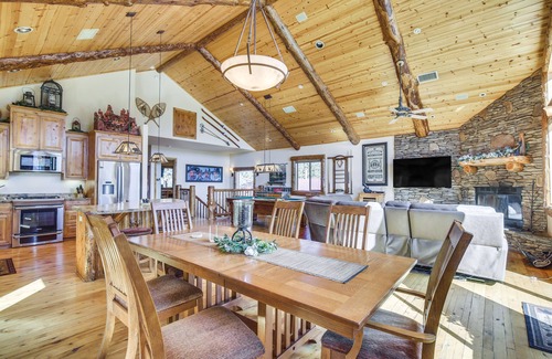 Big Bear City Cabina | 4 Mi to Snow Summit: Cabin w/ Mtn Views & Decks