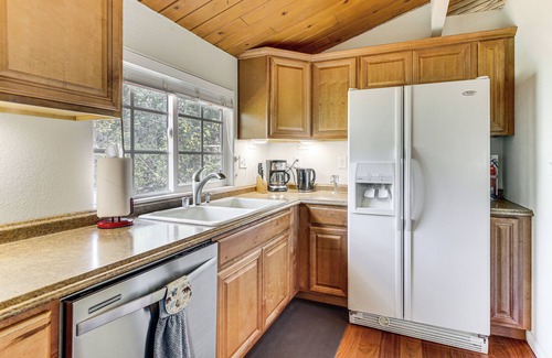Arrowbear Lake Casa | 4 Mi to Snow Valley Mountain: Quiet Nature Escape!