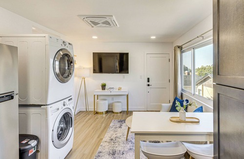 View Park-Windsor Hills Casa | 4 Mi to SoFi Stadium: Pet-Friendly LA Area Home
