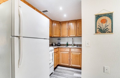 Sun City West Condominio | 4 Mi to Surprise Stadium: Condo w/ Pool!