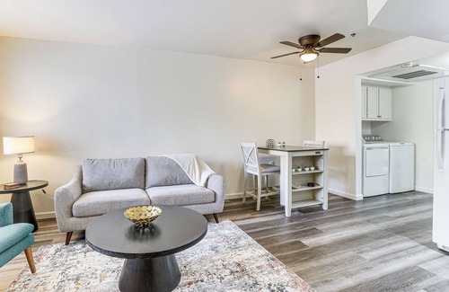 Sun City West Condominio | 4 Mi to Surprise Stadium: Condo w/ Pool!