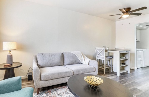 Sun City West Condominio | 4 Mi to Surprise Stadium: Condo w/ Pool!