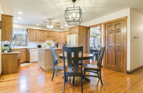 Ronks Casa | 4 Mi to the Amish Village: Spacious Home w/ Deck!