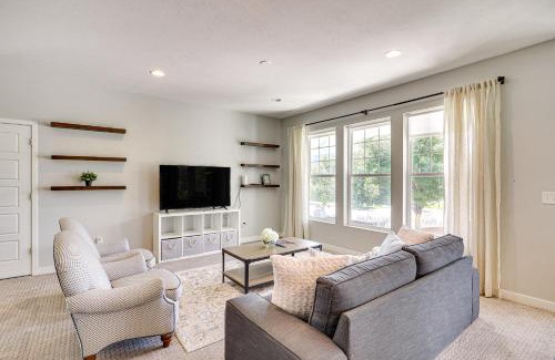 Daybreak Casa | 4 Mi to The District Family Home with Tennis Access